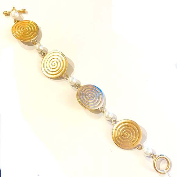 Gold Toggle Disc Bracelet with Pearls - Picture 2 of 2